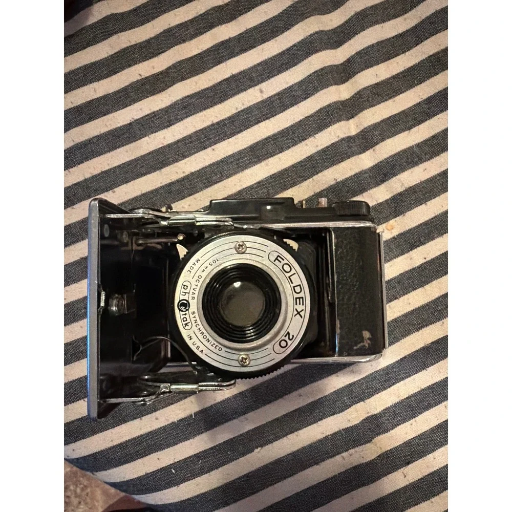 Vintage Pho-tak Foldex 20 Folding Camera 105mm Octvar Lens with Brown Case USA